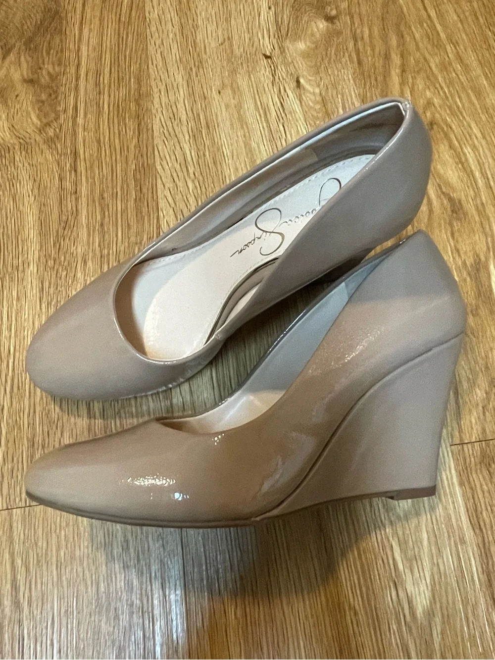 Jessica Simpson Cash Wedge Heel in Chai Latte Patent Sz 6.5